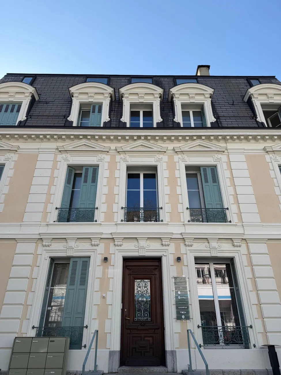 Façade de Yomeeting, Av. Auguste-Tissot 2 à Lausanne, à 5 min de la gare