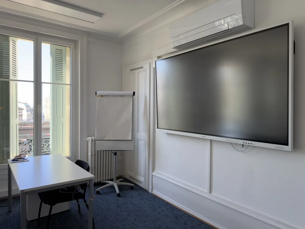 Écran interactif de la salle LT-91