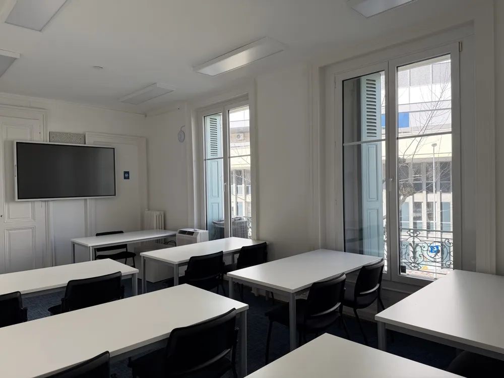 Salle LT-92 pour atelier en petit groupe à Lausanne